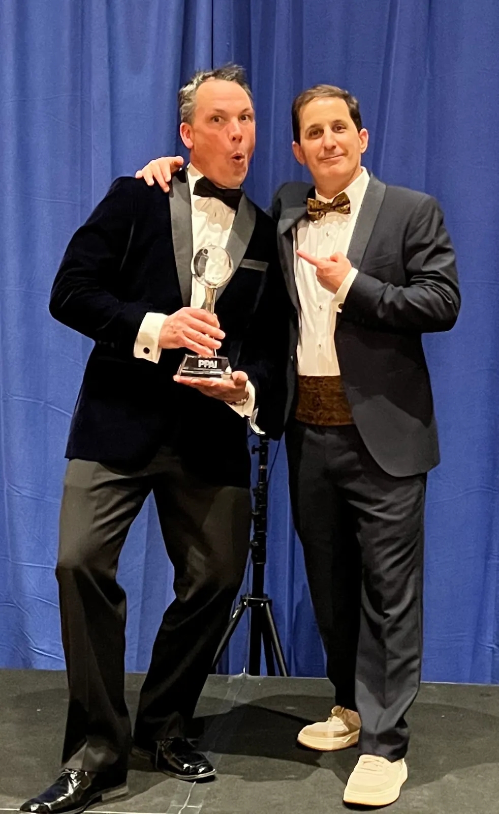 Roger Burnett accepting a PPAI award